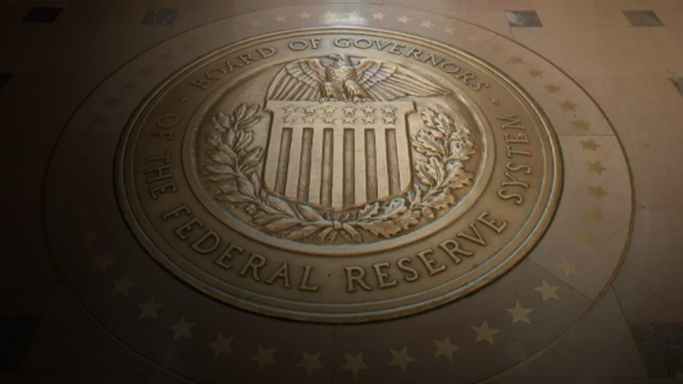 Fed deve finalizar 2022 com as taxas em 2%, diz Goldman Sachs